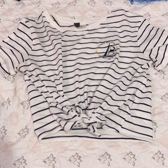 Crop top - Picture 2 of 3